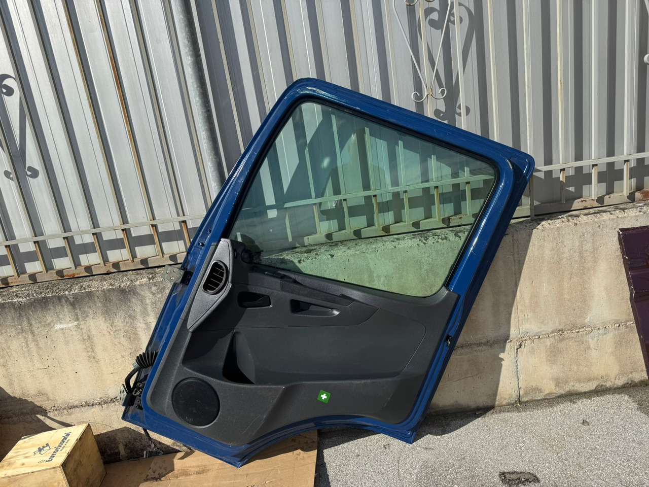 DOOR MERCEDES ATEGO 4 (LEFT AND RIGHT) - 驾驶室和内部:图4 DOOR MERCEDES ATEGO 4 (LEFT AND RIGHT) - 驾驶室和内部:图4