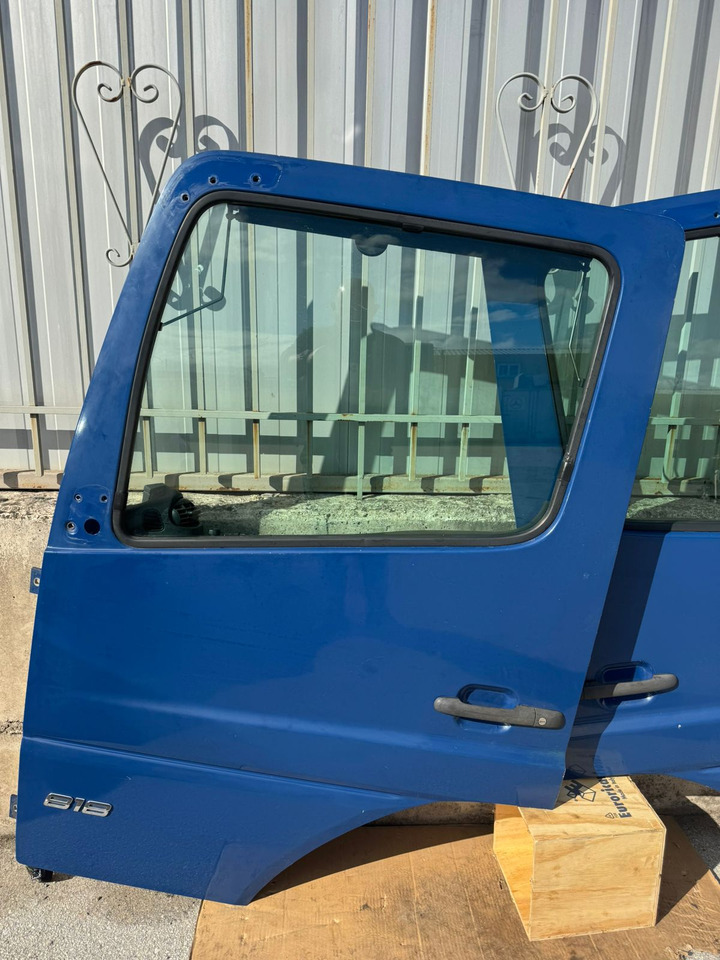 DOOR MERCEDES ATEGO 4 (LEFT AND RIGHT) - 驾驶室和内部:图2 DOOR MERCEDES ATEGO 4 (LEFT AND RIGHT) - 驾驶室和内部:图2