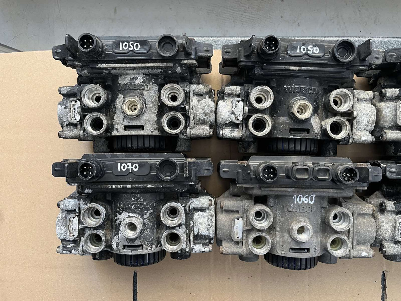 EBS AXLE MODULATOR 2 MAN TGA-TGM-TGL - 制动零件 适用于 卡车:图2 EBS AXLE MODULATOR 2 MAN TGA-TGM-TGL - 制动零件 适用于 卡车:图2