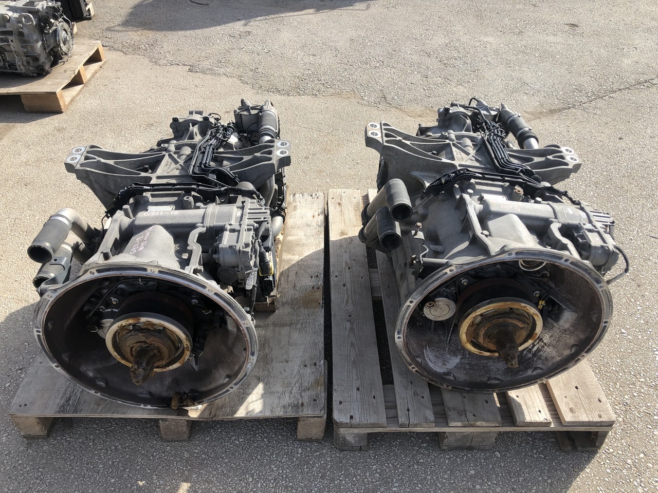 GEARBOX G211-12 ZKL RETARDER ACTROS MP4 (AVAILABLE 2PCS) - 变速箱 适用于 卡车:图1 GEARBOX G211-12 ZKL RETARDER ACTROS MP4 (AVAILABLE 2PCS) - 变速箱 适用于 卡车:图1