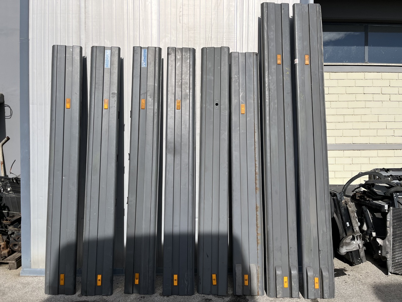 LATERAL UNDERRUN PROTECTION,PROTECTIVE RAIL,SIDE PANELLING, LEFT AND RIGHT MERCEDES-BENZ ATEGO - 空气动力/ 扰流板 适用于 卡车:图1 LATERAL UNDERRUN PROTECTION,PROTECTIVE RAIL,SIDE PANELLING, LEFT AND RIGHT MERCEDES-BENZ ATEGO - 空气动力/ 扰流板 适用于 卡车:图1