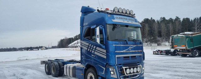 Volvo FH750 6x4 nostotelillä - 驾驶室底盘卡车:图3 Volvo FH750 6x4 nostotelillä - 驾驶室底盘卡车:图3