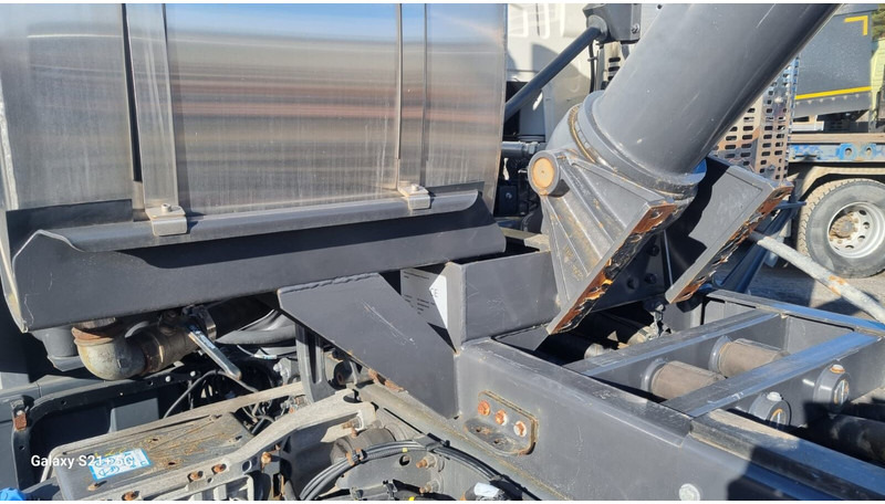Volvo FH750 New engine and gearbox - 驾驶室底盘卡车:图4 Volvo FH750 New engine and gearbox - 驾驶室底盘卡车:图4