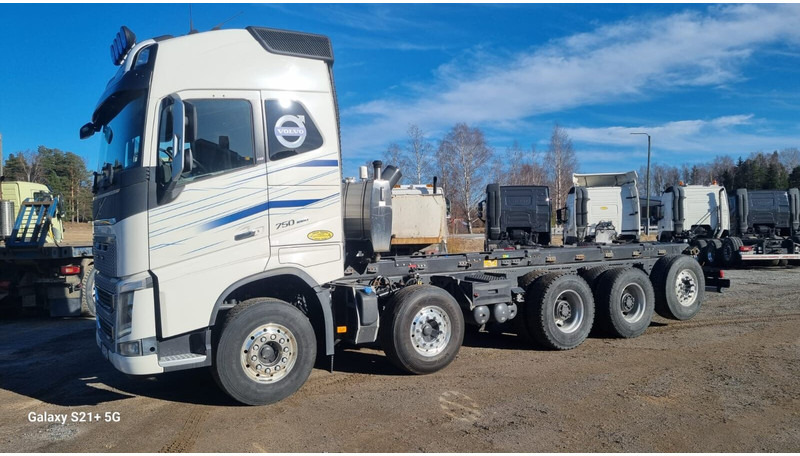 Volvo FH750 New engine and gearbox - 驾驶室底盘卡车:图1 Volvo FH750 New engine and gearbox - 驾驶室底盘卡车:图1