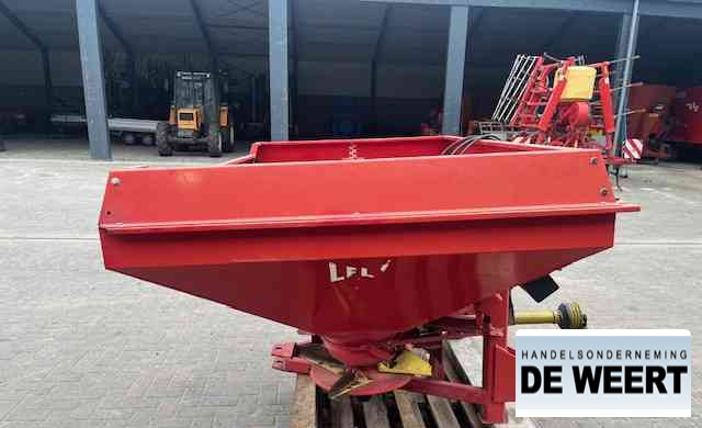 Lely centerliner stooier , front aandrijving - 肥料撒施机:图3 Lely centerliner stooier , front aandrijving - 肥料撒施机:图3