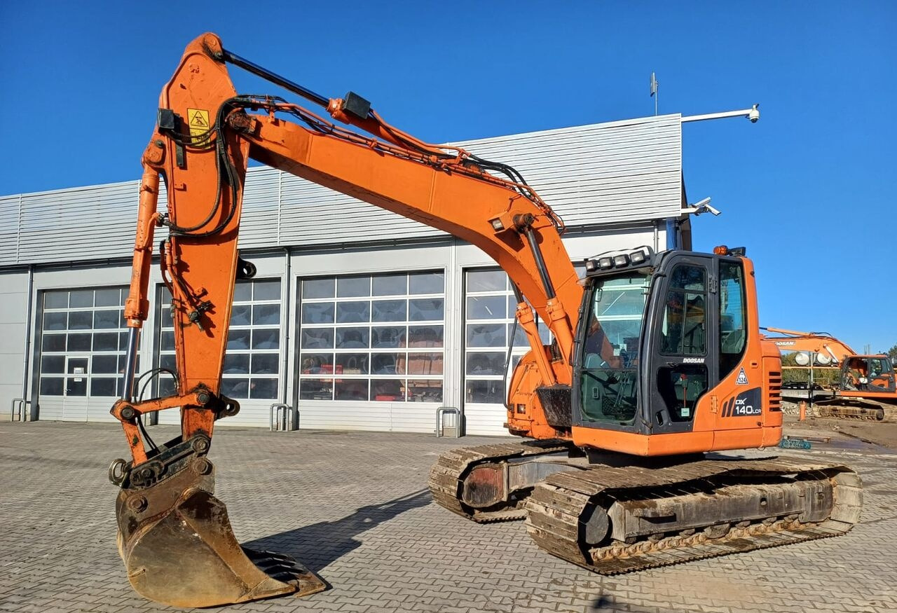 Doosan DX140LCR-3 - 履带式挖掘机:图1 Doosan DX140LCR-3 - 履带式挖掘机:图1