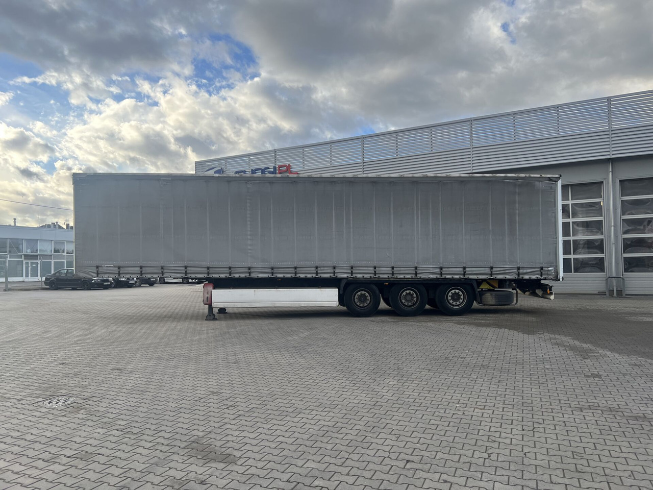 Naczepa ciężarowa KRONE - 侧帘半拖车:图2 Naczepa ciężarowa KRONE - 侧帘半拖车:图2