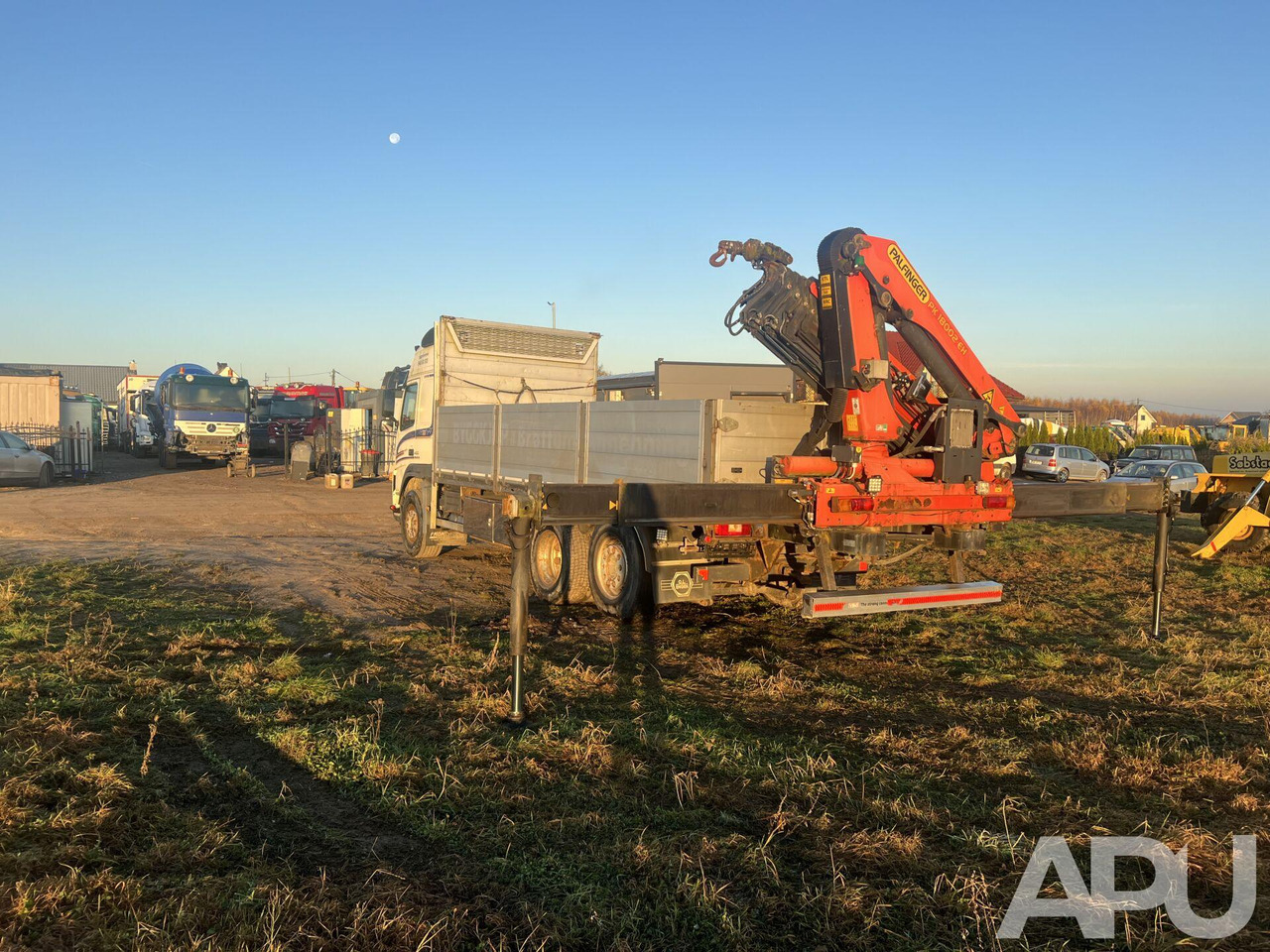 Volvo FM12 - 栏板式/ 平板卡车, 起重车:图3 Volvo FM12 - 栏板式/ 平板卡车, 起重车:图3