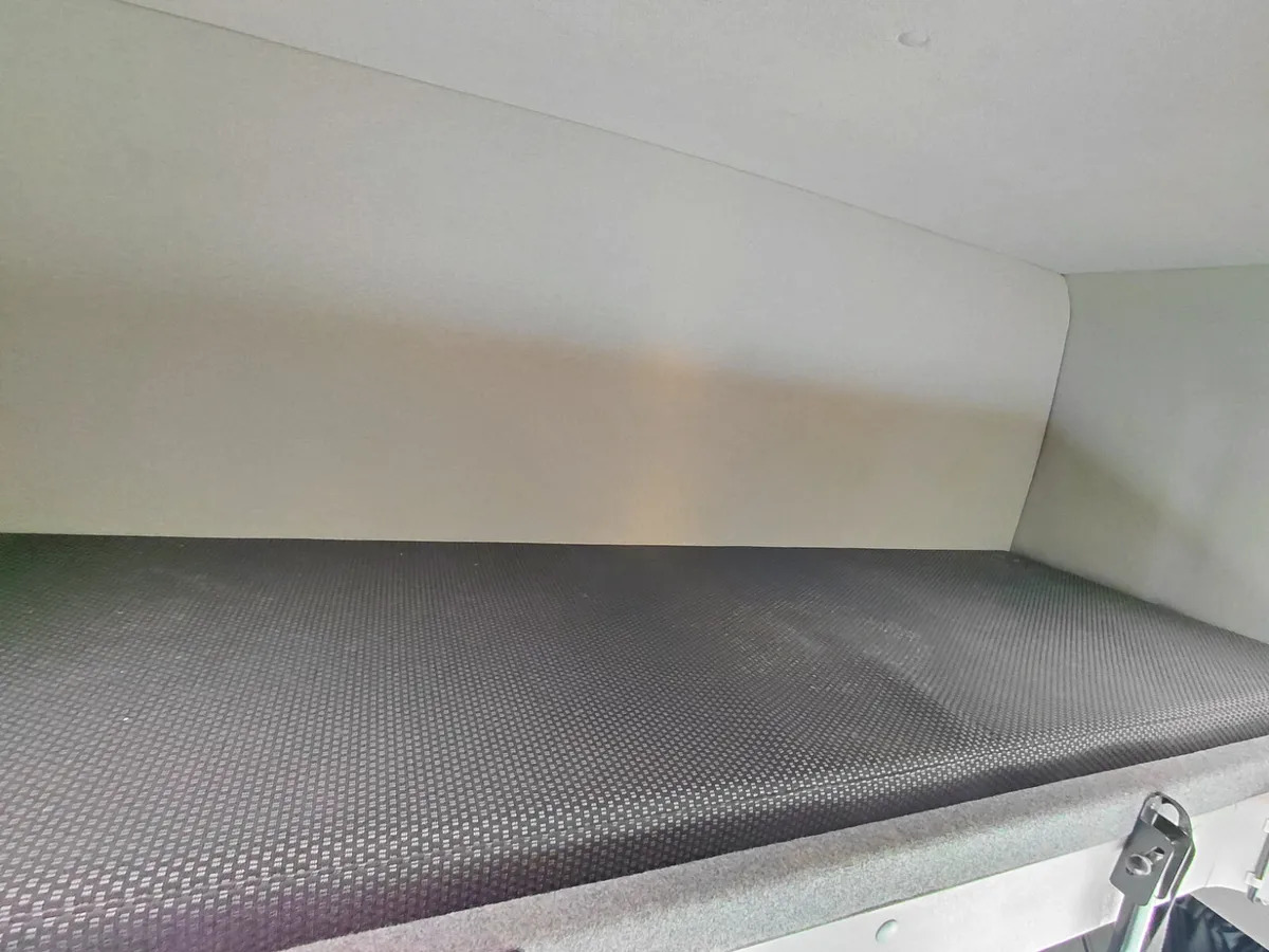 2017 Renault D12 4×2 Double Sleeper Curtainsider - 侧帘卡车:图2 2017 Renault D12 4×2 Double Sleeper Curtainsider - 侧帘卡车:图2