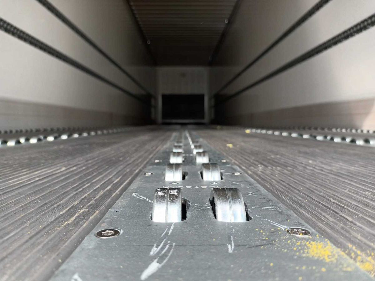 Krone Dry liner with Rollerbed floor Airfreight for sale - 封闭厢式半拖车:图3 Krone Dry liner with Rollerbed floor Airfreight for sale - 封闭厢式半拖车:图3