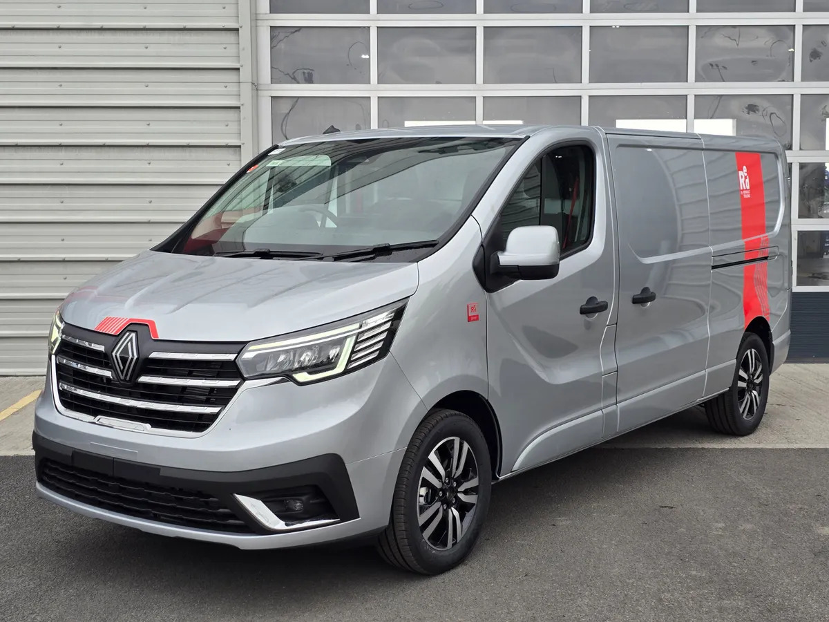 NEW Renault Trafic Exclusive 170BHP/150BHP Auto Highland Silver - 无侧窗厢式货车:图2 NEW Renault Trafic Exclusive 170BHP/150BHP Auto Highland Silver - 无侧窗厢式货车:图2