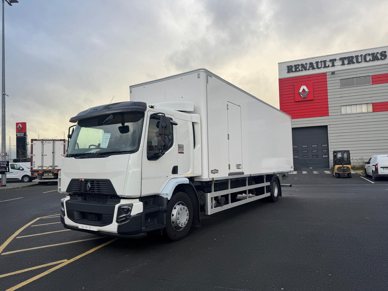 Renault Trucks D 18 Wide 4×2 with Chereau Body - 厢式卡车:图1 Renault Trucks D 18 Wide 4×2 with Chereau Body - 厢式卡车:图1