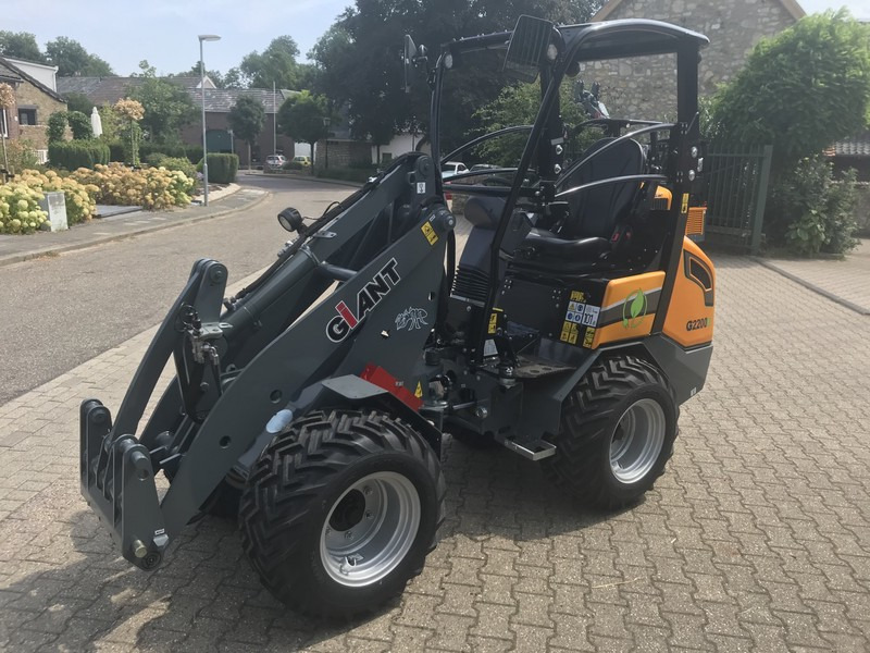 Giant G2200E - 紧凑型装载机:图3 Giant G2200E - 紧凑型装载机:图3