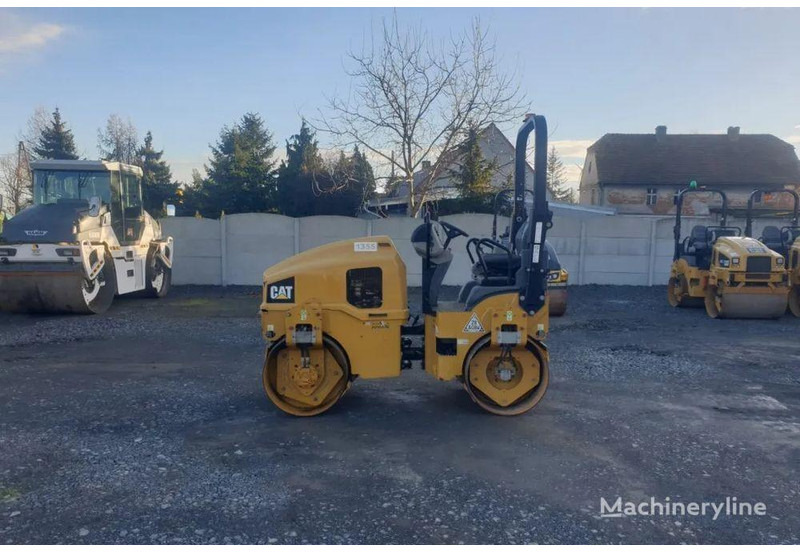 Caterpillar CB 24B road roller - 碾压机:图2 Caterpillar CB 24B road roller - 碾压机:图2