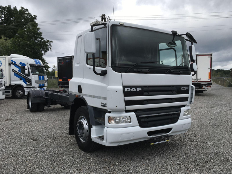 DAF CF 65.220 - 驾驶室底盘卡车:图2 DAF CF 65.220 - 驾驶室底盘卡车:图2