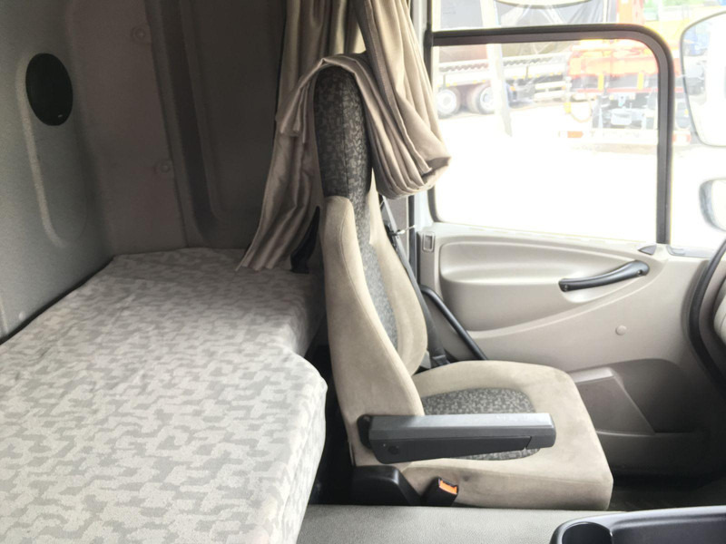 DAF CF 65.220 - 驾驶室底盘卡车:图4 DAF CF 65.220 - 驾驶室底盘卡车:图4