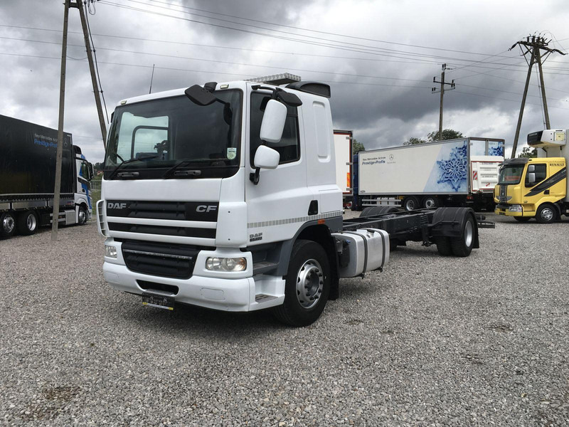 DAF CF 65.220 - 驾驶室底盘卡车:图1 DAF CF 65.220 - 驾驶室底盘卡车:图1