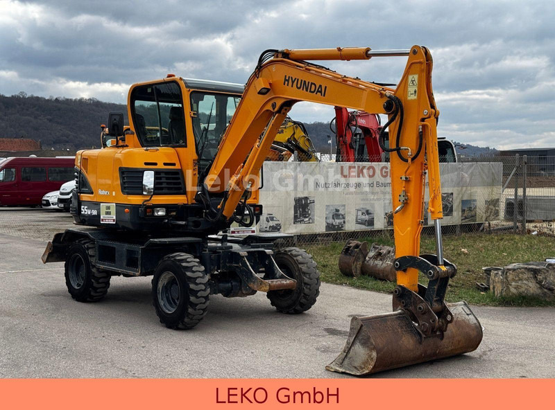 Hyundai Robex 55W-9A Mit Drei Löffeln - 轮式挖掘机:图1 Hyundai Robex 55W-9A Mit Drei Löffeln - 轮式挖掘机:图1