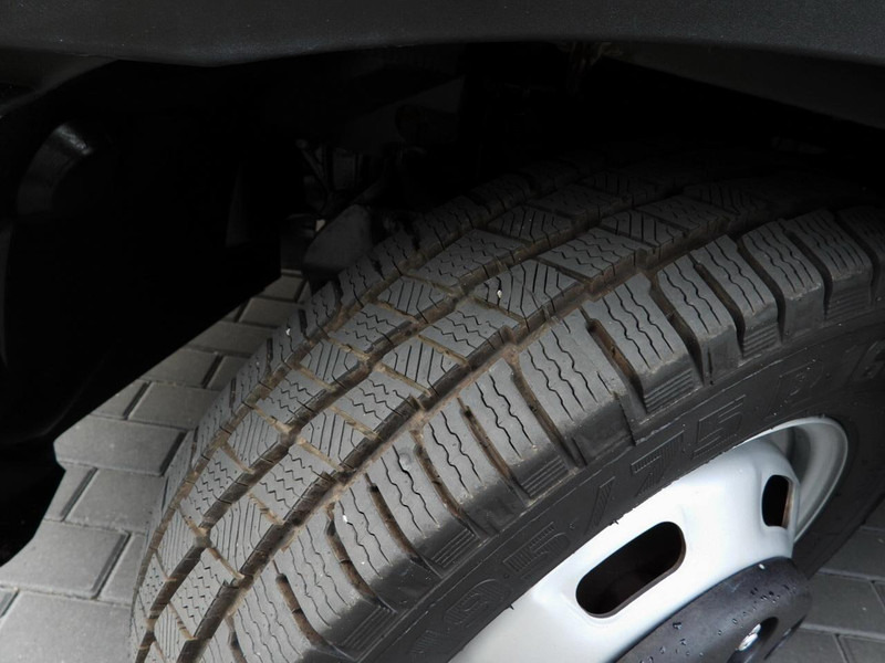 平板货车 Iveco DAILY 35C17 SKRZYNIA PODWÓJNA KABINA DOKA 7 MIEJSC TEMPOMAT BLIŹ:图19 平板货车 Iveco DAILY 35C17 SKRZYNIA PODWÓJNA KABINA DOKA 7 MIEJSC TEMPOMAT BLIŹ:图19