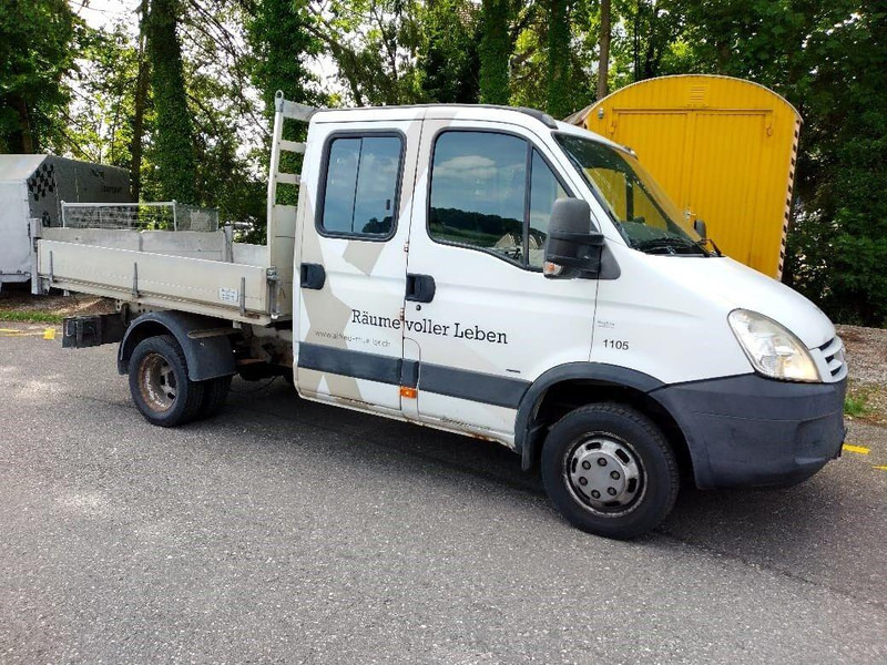 Iveco Daily 35S18 - Doka flatbed - 栏板式/ 平板卡车:图2 Iveco Daily 35S18 - Doka flatbed - 栏板式/ 平板卡车:图2