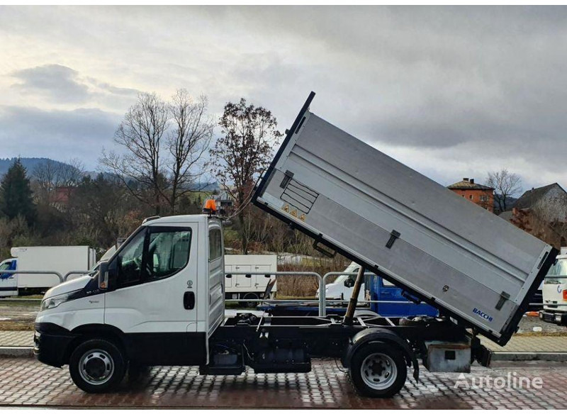 Iveco Daily 35c-14 3 way tipper BENZIN 租赁 Iveco Daily 35c-14 3 way tipper BENZIN:图15 Iveco Daily 35c-14 3 way tipper BENZIN 租赁 Iveco Daily 35c-14 3 way tipper BENZIN:图15