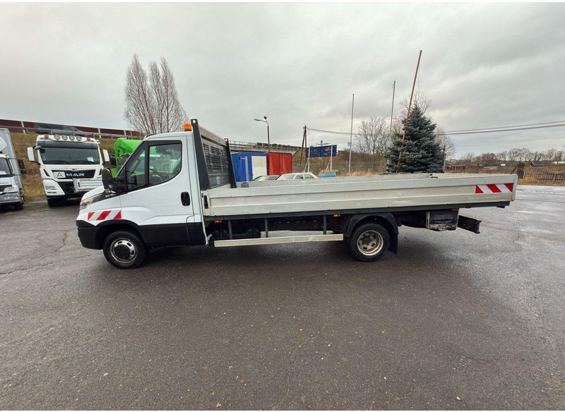 Iveco Daily 50C15 Flatbed - 栏板式/ 平板卡车:图3 Iveco Daily 50C15 Flatbed - 栏板式/ 平板卡车:图3