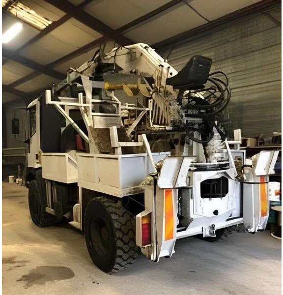 Iveco - Drilling crane truck 4x4 - 钻机:图2 Iveco - Drilling crane truck 4x4 - 钻机:图2