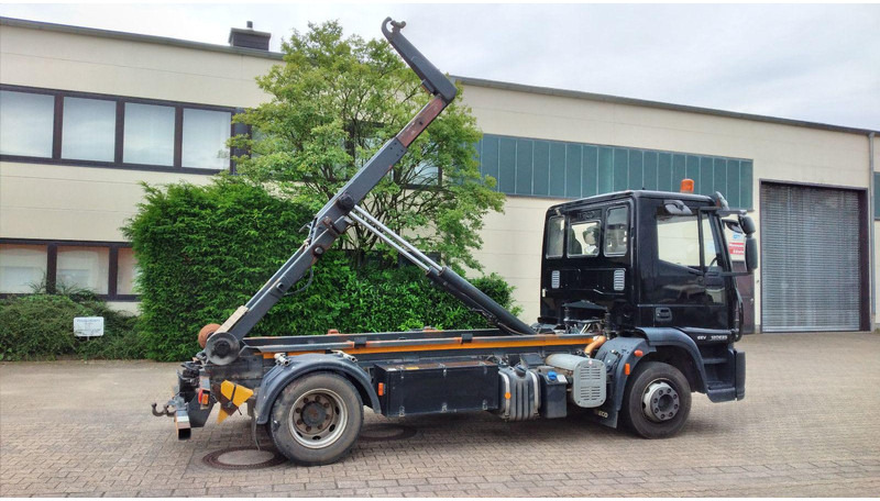 Iveco Eurocargo 120E25 - 栏板式/ 平板卡车, 起重车:图3 Iveco Eurocargo 120E25 - 栏板式/ 平板卡车, 起重车:图3