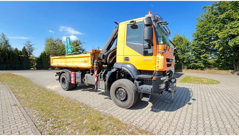 Iveco Trakker 360 EEV - 3 way tipper + crane - 翻斗车, 起重车:图1 Iveco Trakker 360 EEV - 3 way tipper + crane - 翻斗车, 起重车:图1