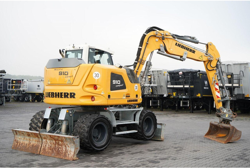 Liebherr 910 COMPACT LITRONIC / KOPARKA KOŁOWA / KLIMATYZACJA / KAMERA - 轮式挖掘机:图4 Liebherr 910 COMPACT LITRONIC / KOPARKA KOŁOWA / KLIMATYZACJA / KAMERA - 轮式挖掘机:图4
