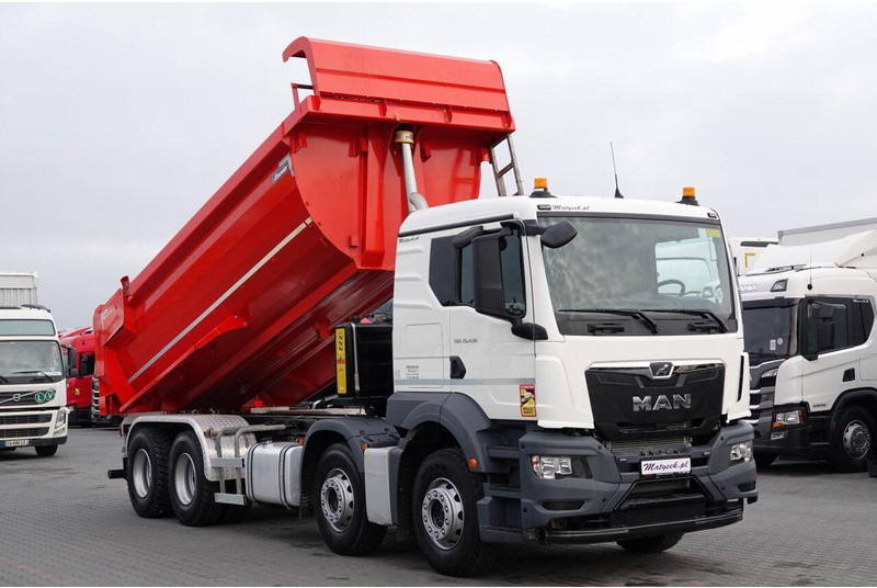 MAN TGS 35.430 / 8X4 / WYWROTKA TYLNOZSYPOWA / HYDROKLAPA / OPONY 10 - 翻斗车:图4 MAN TGS 35.430 / 8X4 / WYWROTKA TYLNOZSYPOWA / HYDROKLAPA / OPONY 10 - 翻斗车:图4