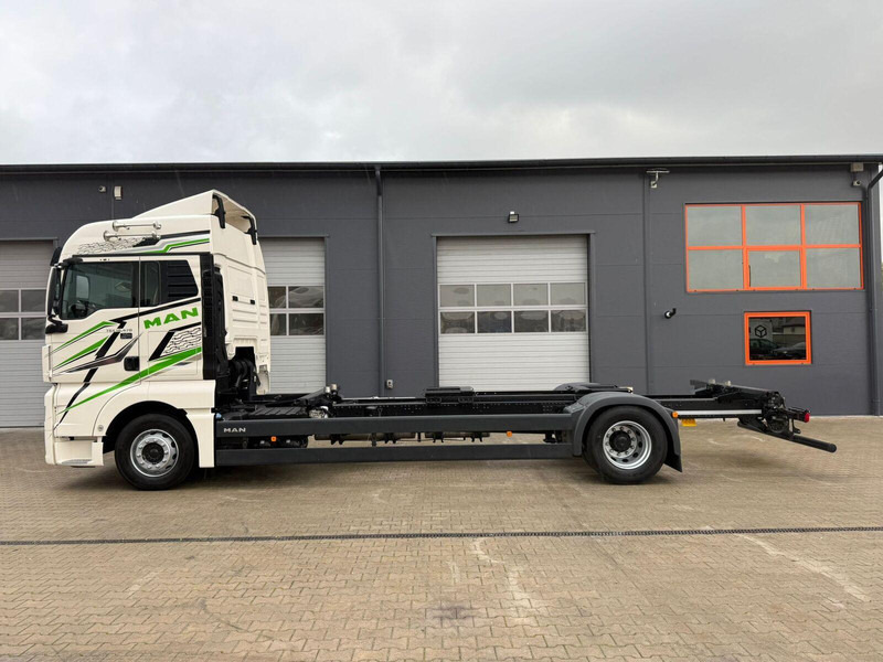 MAN TGX 18.470 // Przebieg 252 tyś. km !!! // Ciężarówka jak nowa // - 驾驶室底盘卡车:图2 MAN TGX 18.470 // Przebieg 252 tyś. km !!! // Ciężarówka jak nowa // - 驾驶室底盘卡车:图2