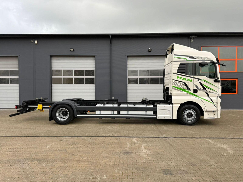 MAN TGX 18.470 // Przebieg 252 tyś. km !!! // Ciężarówka jak nowa // - 驾驶室底盘卡车:图5 MAN TGX 18.470 // Przebieg 252 tyś. km !!! // Ciężarówka jak nowa // - 驾驶室底盘卡车:图5