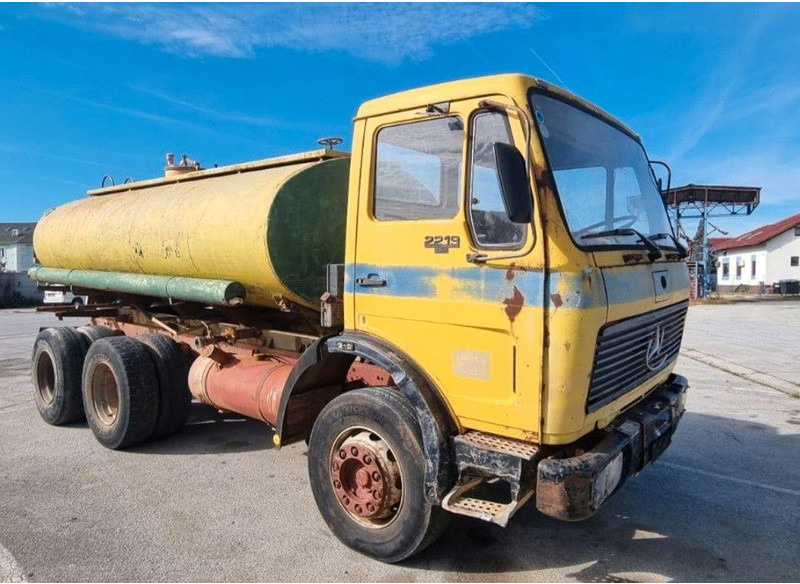 Mercedes-Benz 2219 6x4 Vízszállító Tartálykocsi - 罐车:图1 Mercedes-Benz 2219 6x4 Vízszállító Tartálykocsi - 罐车:图1