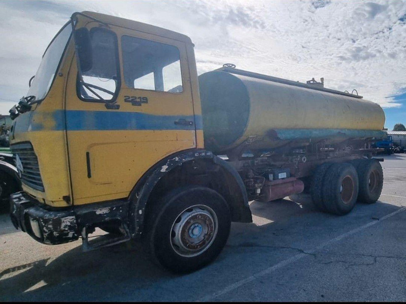 Mercedes-Benz 2219 6x4 Vízszállító Tartálykocsi - 罐车:图3 Mercedes-Benz 2219 6x4 Vízszállító Tartálykocsi - 罐车:图3