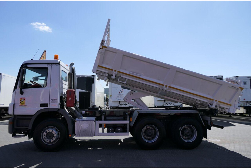 Mercedes-Benz ACTROS 2636 - 翻斗车:图3 Mercedes-Benz ACTROS 2636 - 翻斗车:图3