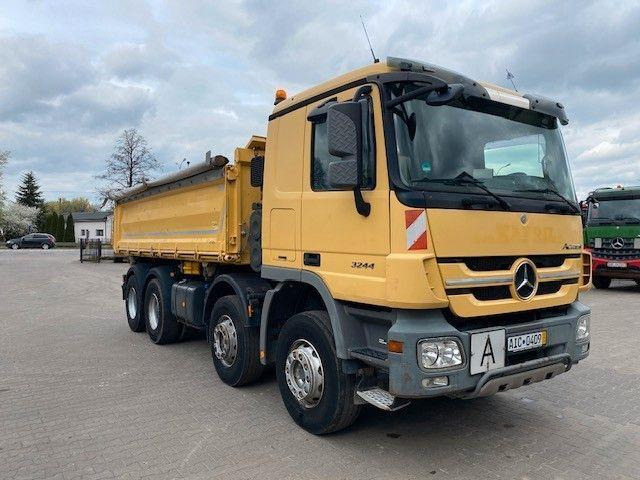 Mercedes-Benz ACTROS 3244 MP3 - 翻斗车:图4 Mercedes-Benz ACTROS 3244 MP3 - 翻斗车:图4