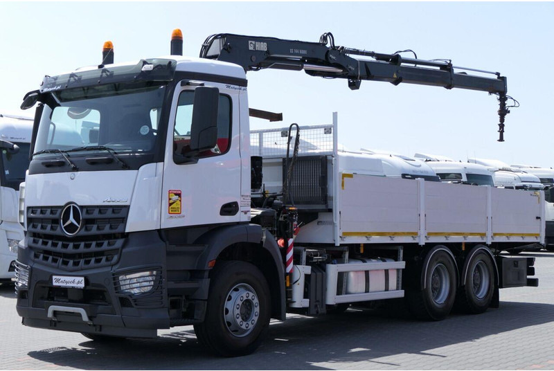Mercedes-Benz AROCS 2633 - 栏板式/ 平板卡车, 起重车:图1 Mercedes-Benz AROCS 2633 - 栏板式/ 平板卡车, 起重车:图1