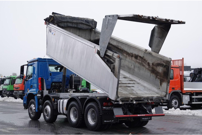 Mercedes-Benz AROCS 3243 / 8x4 / WYWROTKA 20m3 / TYLNOZSYP / EURO 6 / OPONY 10 - 翻斗车:图3 Mercedes-Benz AROCS 3243 / 8x4 / WYWROTKA 20m3 / TYLNOZSYP / EURO 6 / OPONY 10 - 翻斗车:图3