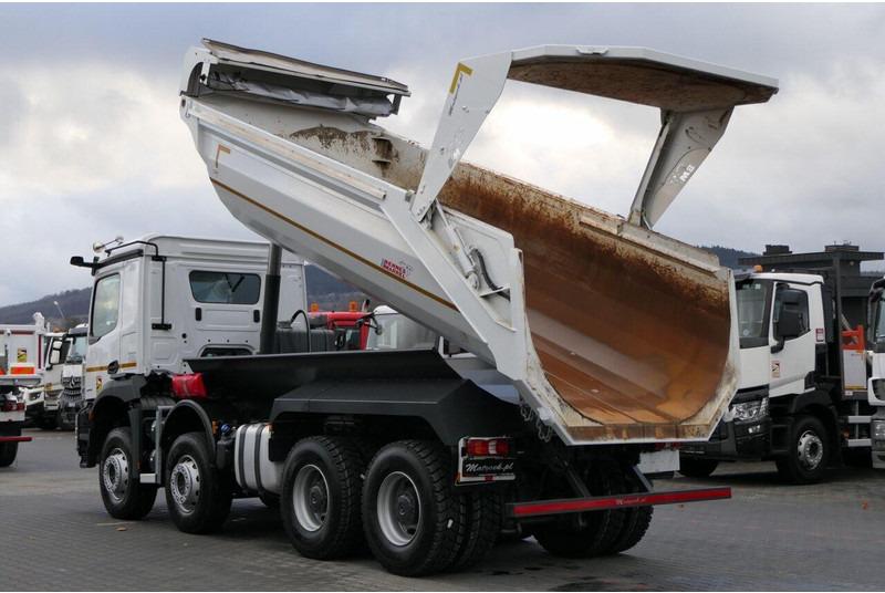 Mercedes-Benz AROCS 3246 / 8x4 / WYWROTKA / TYLNOZSYP / EURO 6 / OPONY 100 % - 翻斗车:图3 Mercedes-Benz AROCS 3246 / 8x4 / WYWROTKA / TYLNOZSYP / EURO 6 / OPONY 100 % - 翻斗车:图3