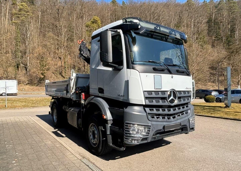 Mercedes-Benz Arocs 1840 - 3 way tipper truck + crane - 翻斗车, 起重车:图2 Mercedes-Benz Arocs 1840 - 3 way tipper truck + crane - 翻斗车, 起重车:图2