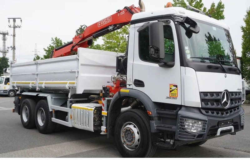 Mercedes-Benz Arocs 2636 - 3 way tipper + crane 6x4 - 翻斗车, 起重车:图2 Mercedes-Benz Arocs 2636 - 3 way tipper + crane 6x4 - 翻斗车, 起重车:图2