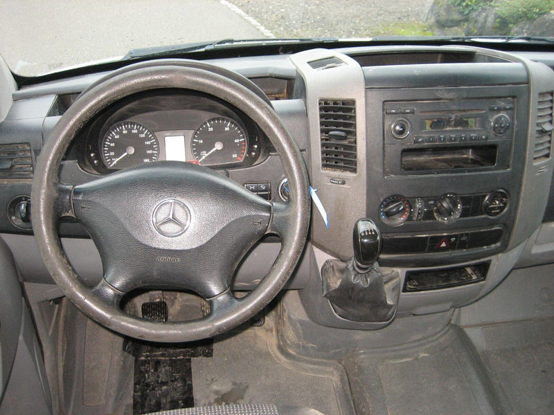 Mercedes-Benz Sprinter 316 CDI Doka - 栏板式/ 平板卡车:图4 Mercedes-Benz Sprinter 316 CDI Doka - 栏板式/ 平板卡车:图4
