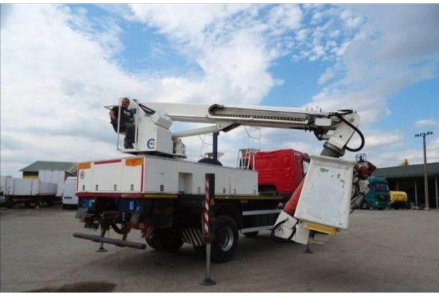 Renault KERAX 410.19 4x4 Emelőkosaras Cela 17m - 卡车, 起重车:图5 Renault KERAX 410.19 4x4 Emelőkosaras Cela 17m - 卡车, 起重车:图5