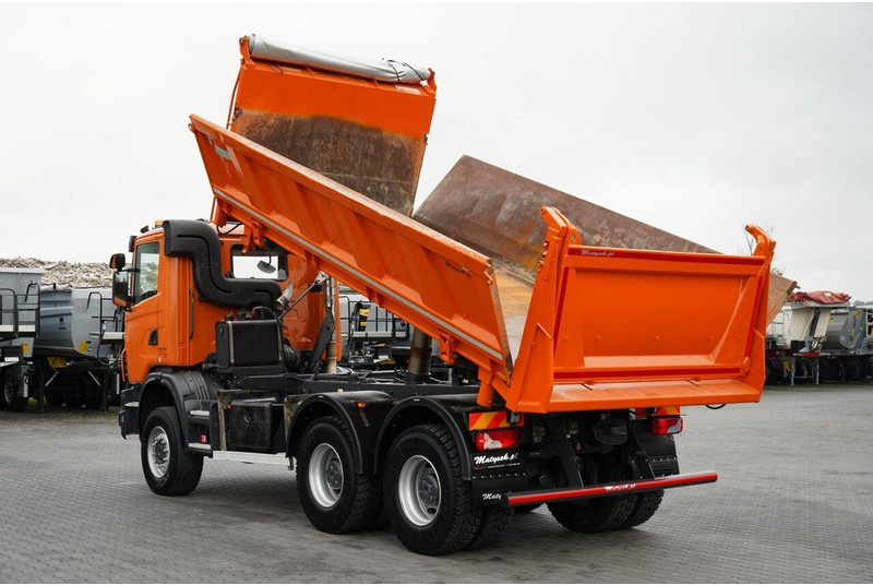 Scania G 440 / 6x6 / WYWROTKA TRZY-STRONNA / 2X HYDROBURTA / BOARDMATIC - 翻斗车:图4 Scania G 440 / 6x6 / WYWROTKA TRZY-STRONNA / 2X HYDROBURTA / BOARDMATIC - 翻斗车:图4