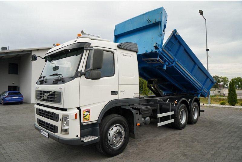 Volvo FM 360 / 6x4 / WYWROTKA DWUSTRONNA / HYDROBURTA / MANUAL / SPROW - 翻斗车:图2 Volvo FM 360 / 6x4 / WYWROTKA DWUSTRONNA / HYDROBURTA / MANUAL / SPROW - 翻斗车:图2
