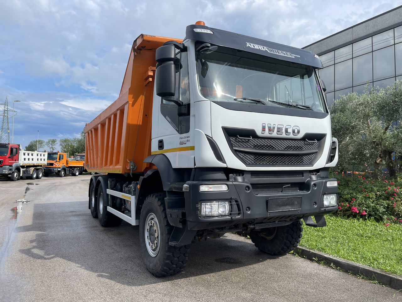 IVECO Trakker 450 - 翻斗车:图1 IVECO Trakker 450 - 翻斗车:图1