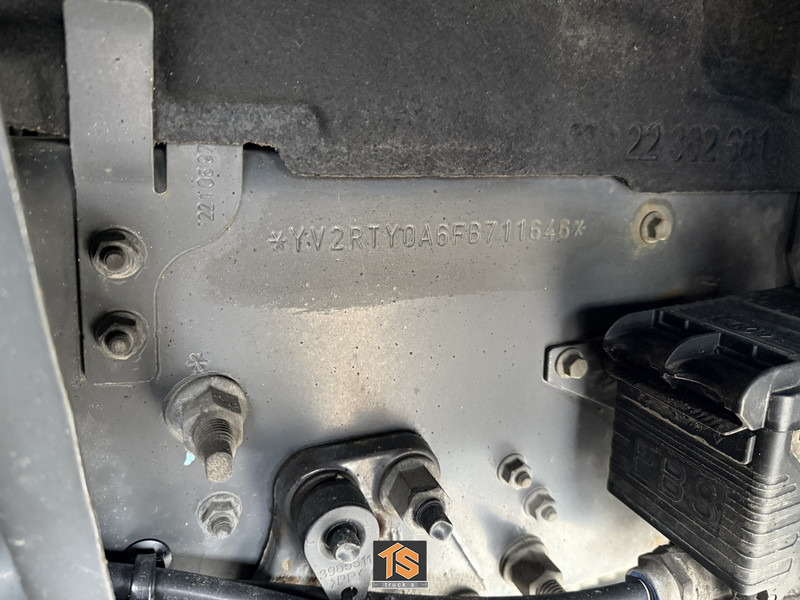 Volvo FH 460 - 2 TANKS - NL TOP TRUCK - HEBESATTEL - LIFTING FIFTH WHEEL - TUV 9/25 - 牵引车:图4 Volvo FH 460 - 2 TANKS - NL TOP TRUCK - HEBESATTEL - LIFTING FIFTH WHEEL - TUV 9/25 - 牵引车:图4