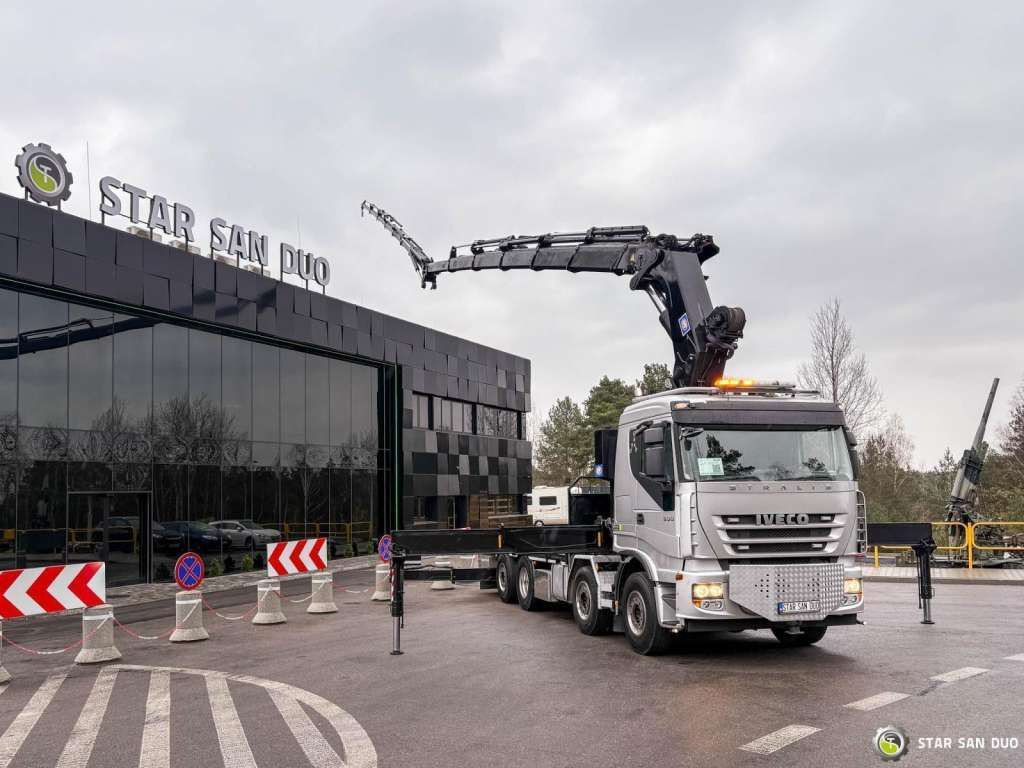 Iveco STRALIS AS320S50Y 8x2 HMF 8520-0K6 FLY JIB Winc - 起重车:图1 Iveco STRALIS AS320S50Y 8x2 HMF 8520-0K6 FLY JIB Winc - 起重车:图1