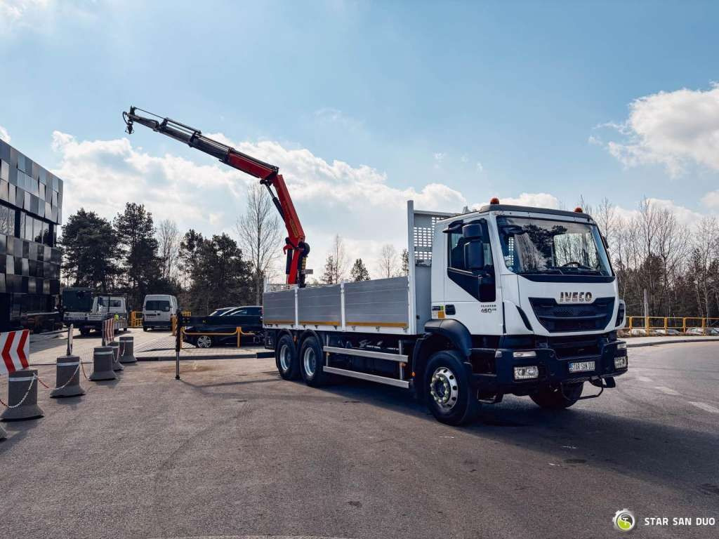 Iveco TRAKKER 450 6x4 PALFINGER PK 18502 SH Rotator - 起重车:图2 Iveco TRAKKER 450 6x4 PALFINGER PK 18502 SH Rotator - 起重车:图2